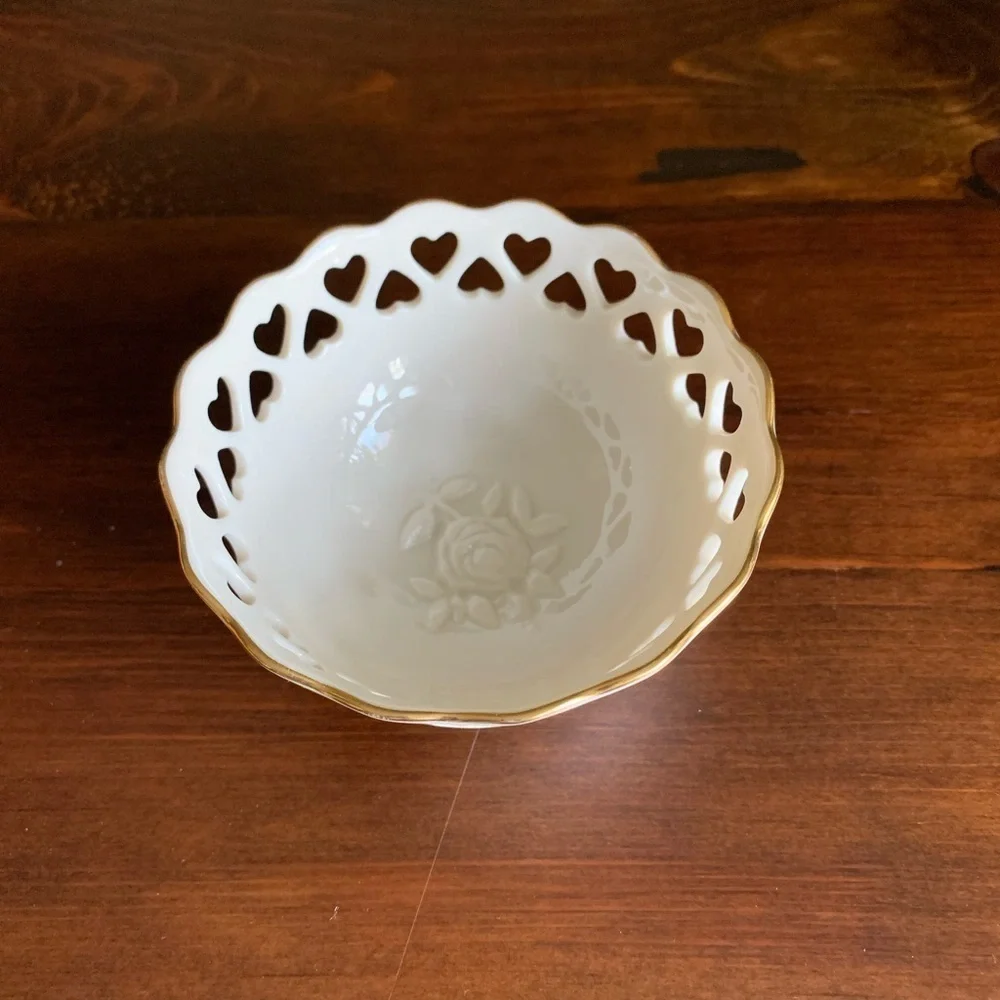 Lenox Hearts Collection Footed Small 24K Gold Trim Bowl